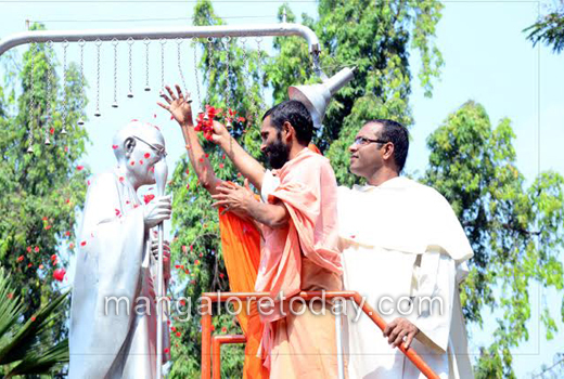 yettionhole protest 1